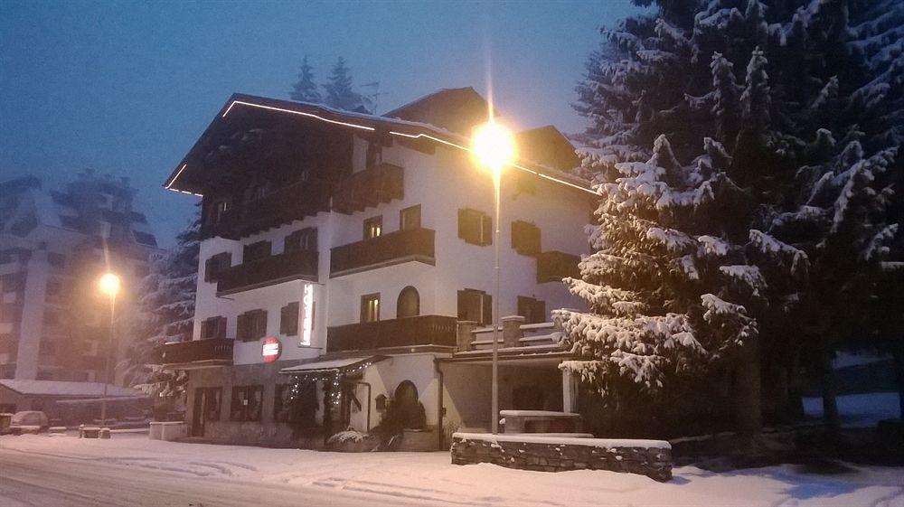 B&B Residence Checrouit Courmayeur Exteriér fotografie