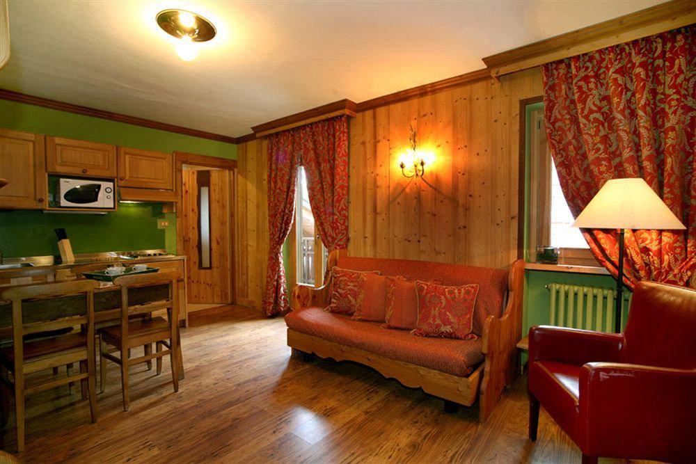 B&B Residence Checrouit Courmayeur Exteriér fotografie