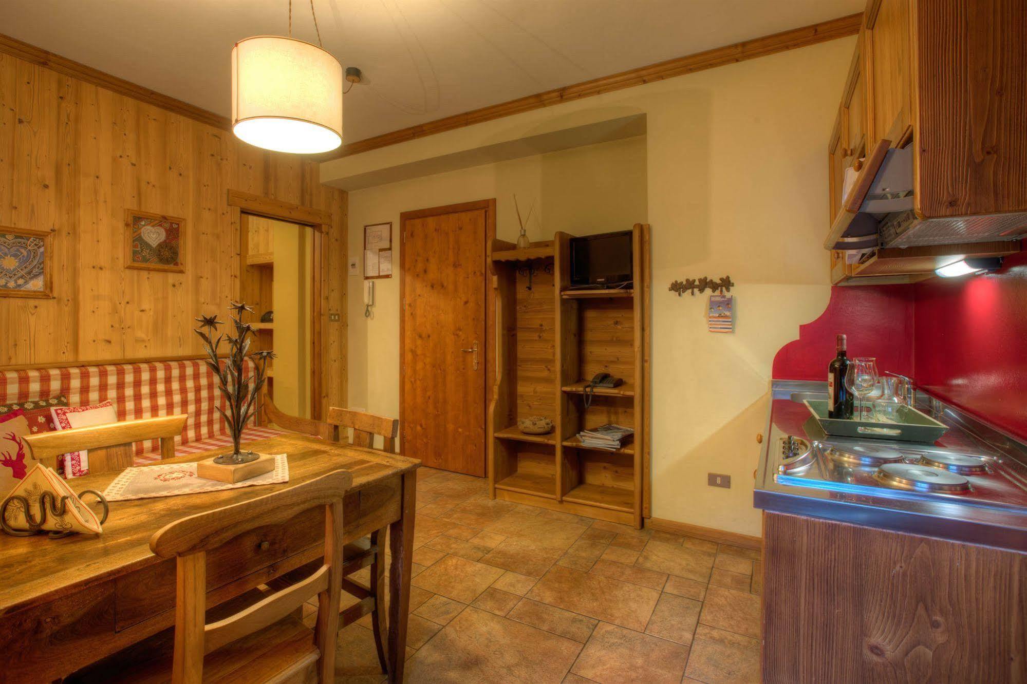 B&B Residence Checrouit Courmayeur Exteriér fotografie