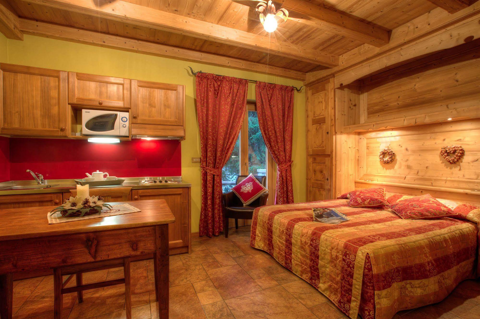 B&B Residence Checrouit Courmayeur Exteriér fotografie